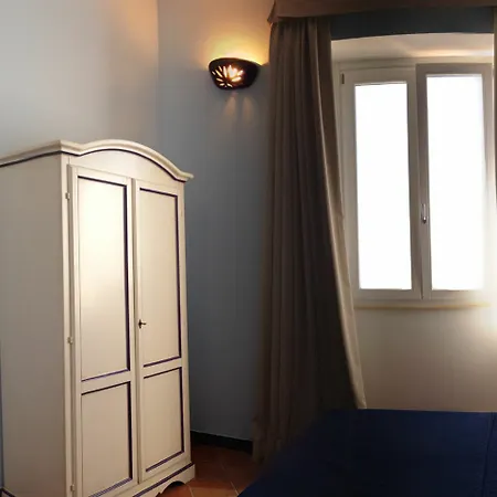 Il Porticciolo Di Couette-café 3*